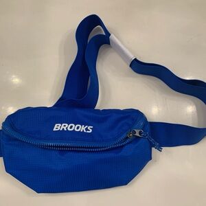 New Brooks Running Walking Athletic Fanny Waist Pack Bright Royal Blue Belt Bag